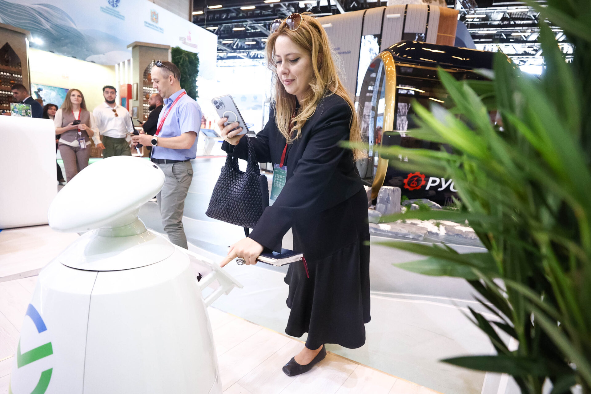 Роботы в Москве: как они изменяют подход к безопасности на мероприятиях